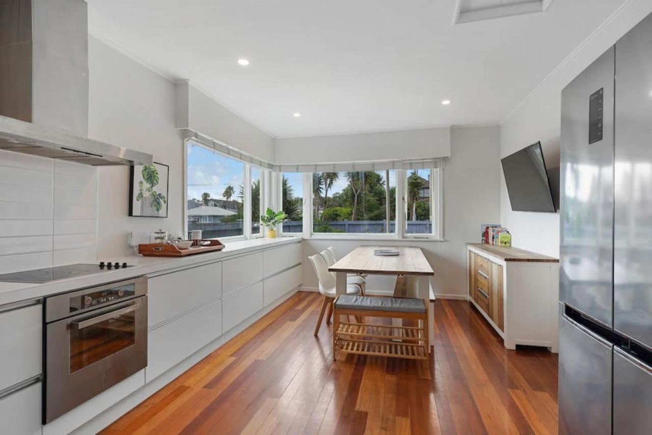 Amazing Home By Beach - Fully Aircon-Ed - Wifi Auckland Exterior photo